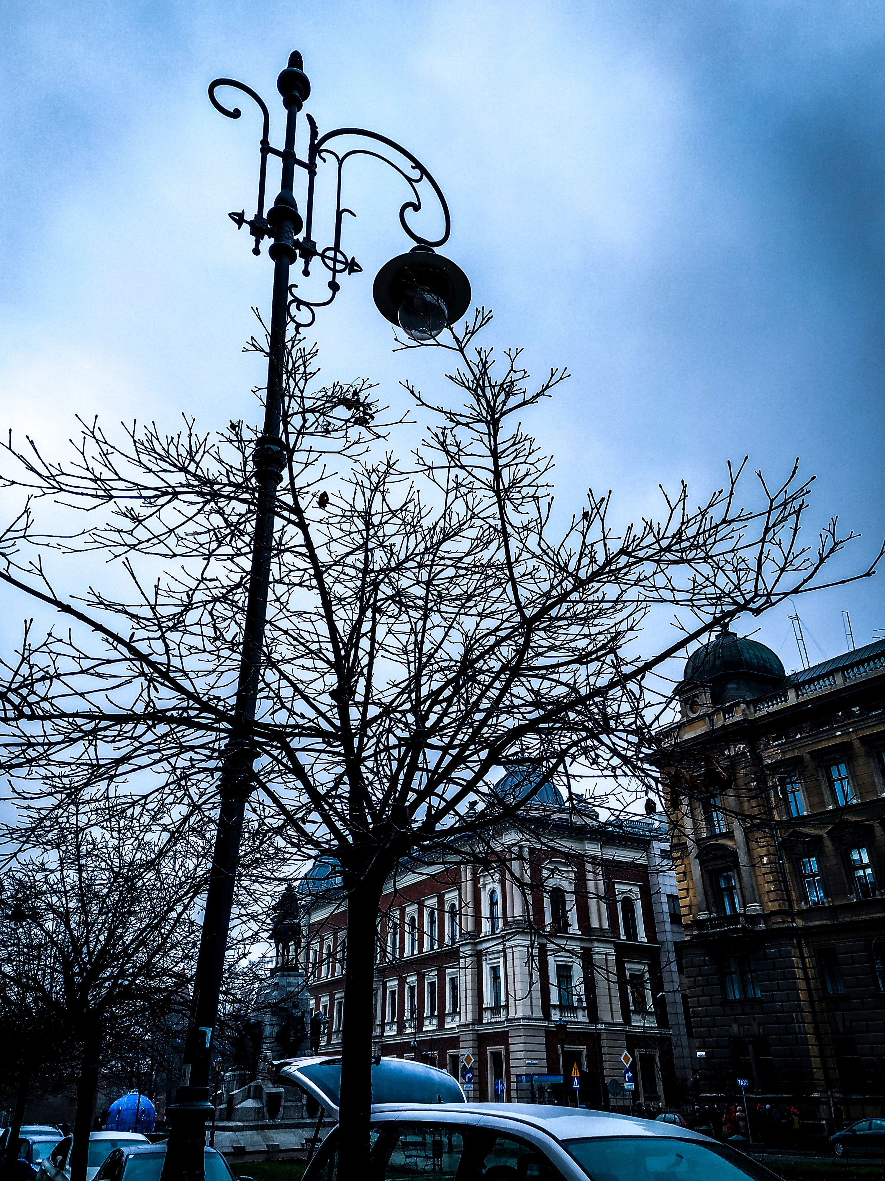 winter tree with lamp stand